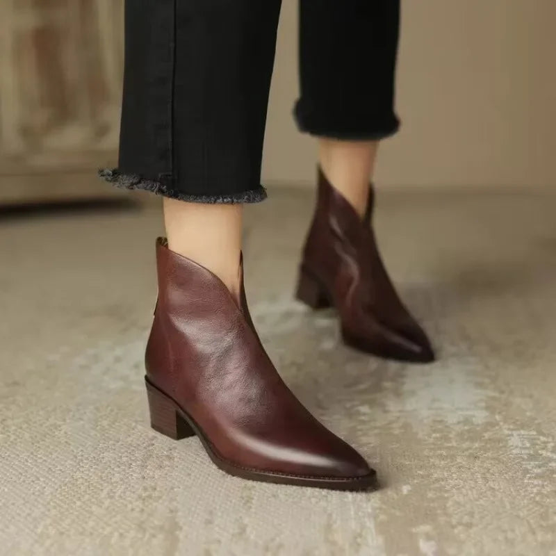 Lorine - Chic and Comfortable Leather Chelsea Boots
